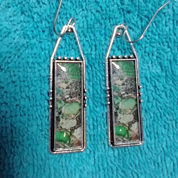 Elegant Silver Grey Green Earrings Wire Dangle - Picture 1 of 3